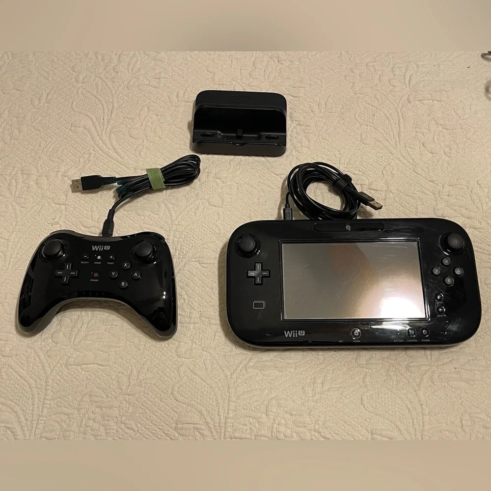 Huge WiiU Console Bundle W/ Gamepad, Controllers, Mario Kart 8 Kit, 16 Games ++